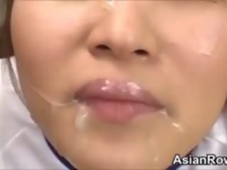 Stygg asiatisk jente blir misbrukt og cummed på