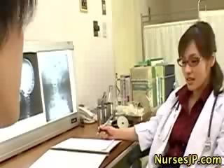 亚洲人 女人 医生 灰机