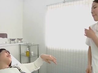 Jaapani lesbid ahvatlev spitting massaaž kliinik subtitled